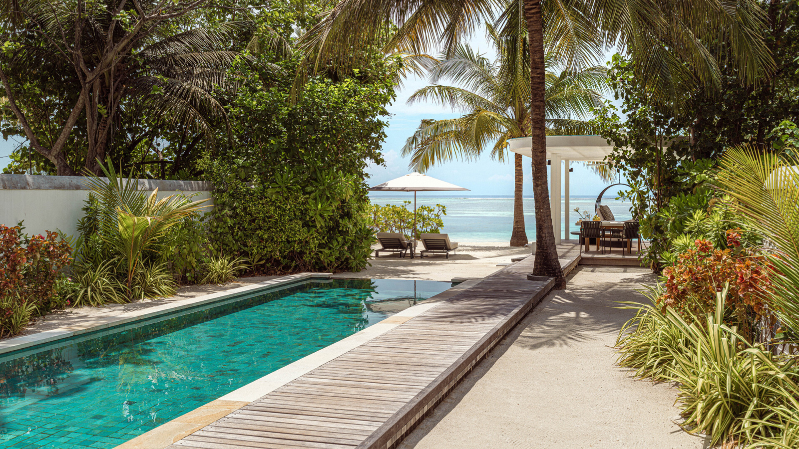 Strandvilla mit Pool zum Sonnenaufgang - Bild 1