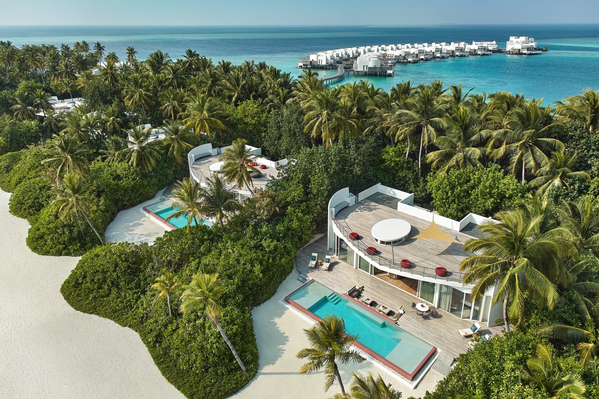 Strandresidenz in Sonnenuntergangslage mit zwei Schlafzimmern und Pool - Bild 1