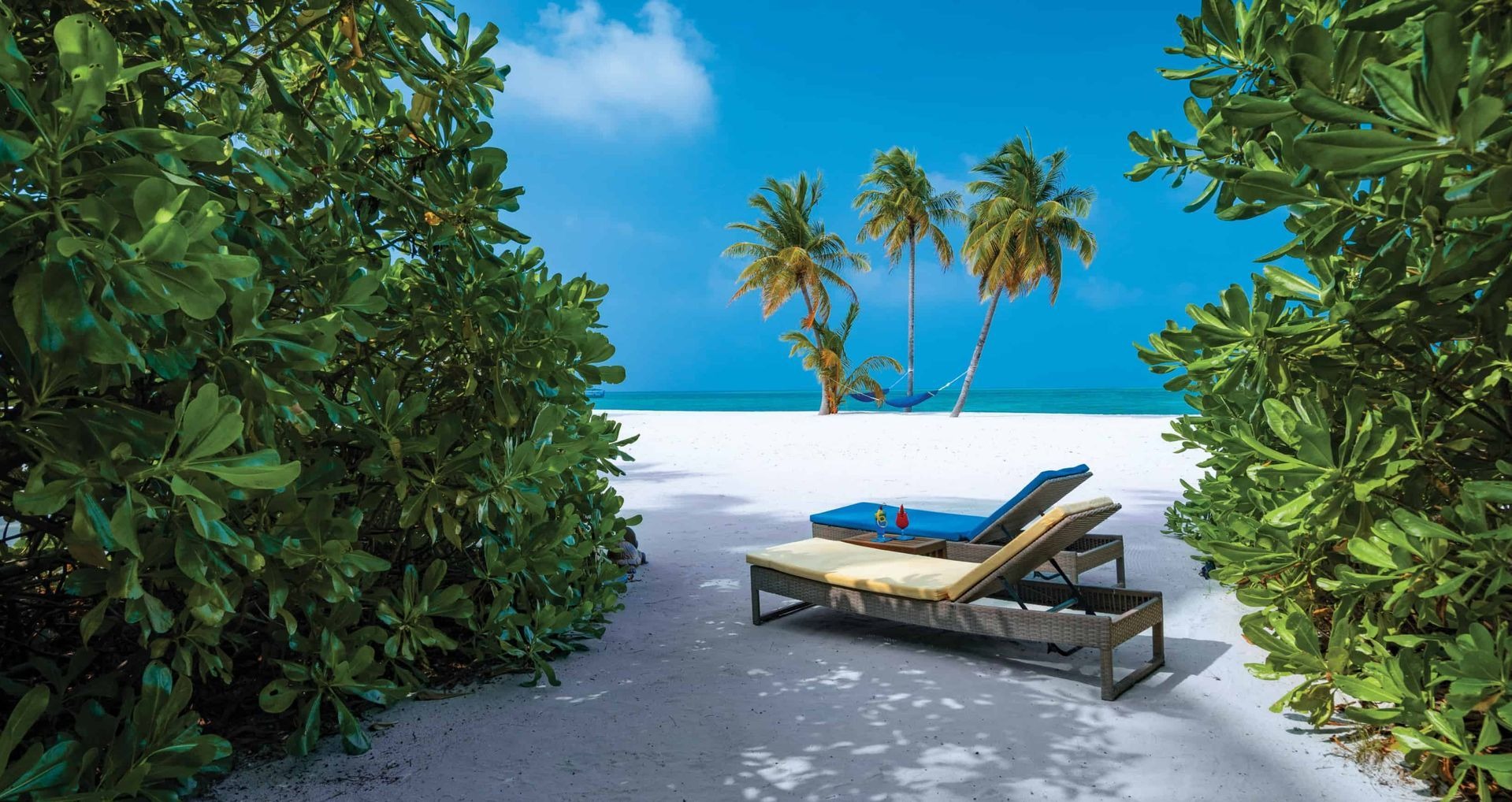 Strandvilla in Sonnenuntergangslage - Bild 1