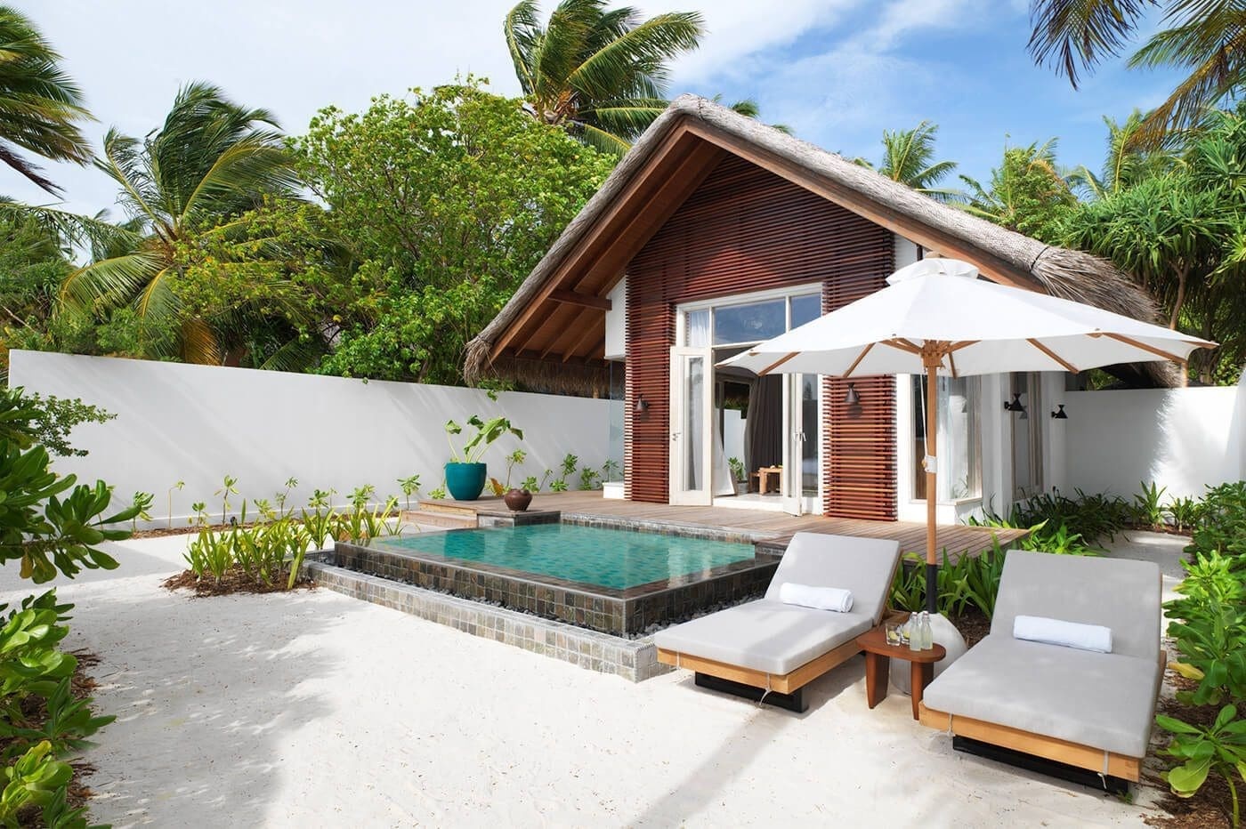 Strandvilla mit Pool zum Sonnenuntergang - Bild 3