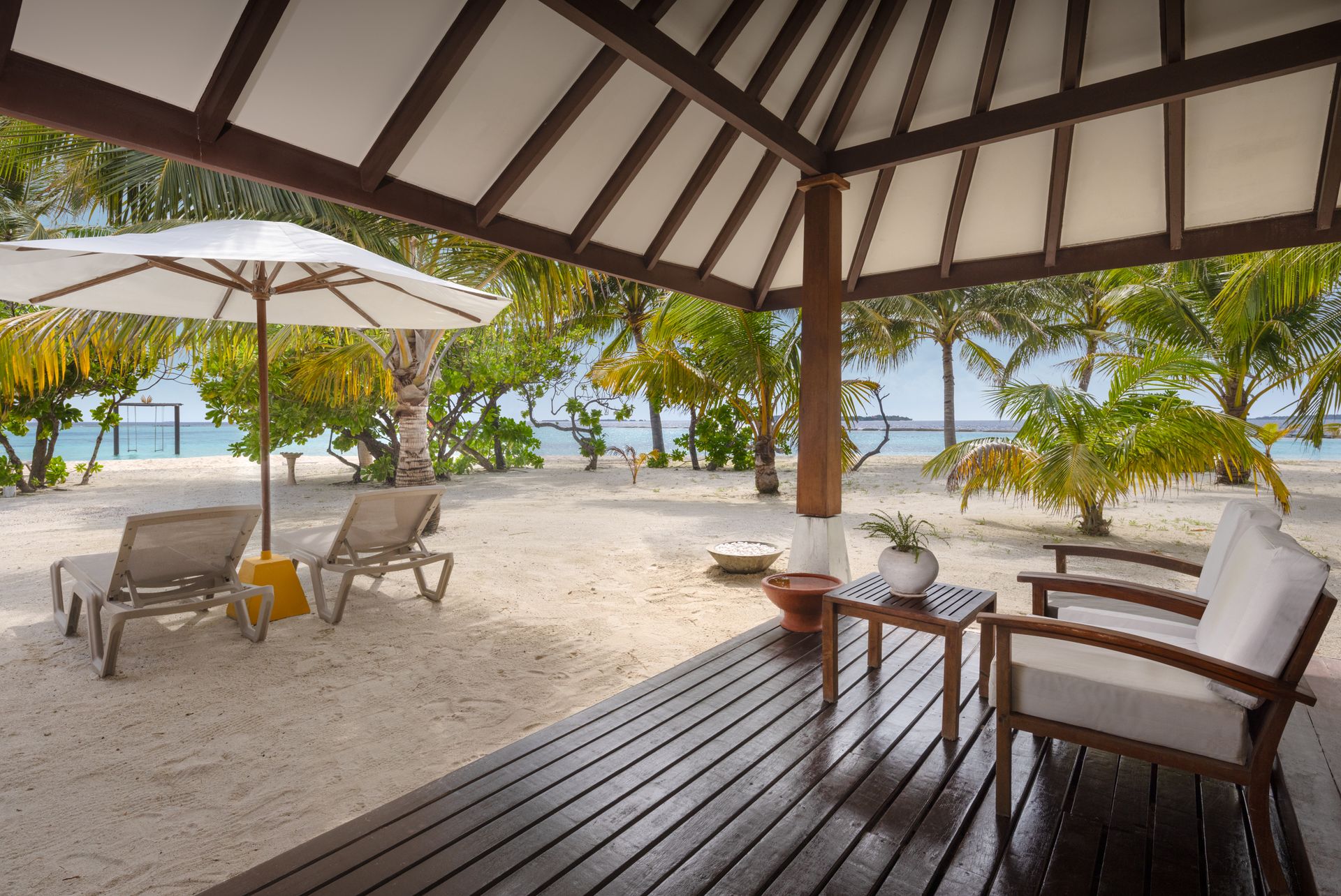 Deluxe-Strandvilla in Sonnenuntergangslage - Bild 2