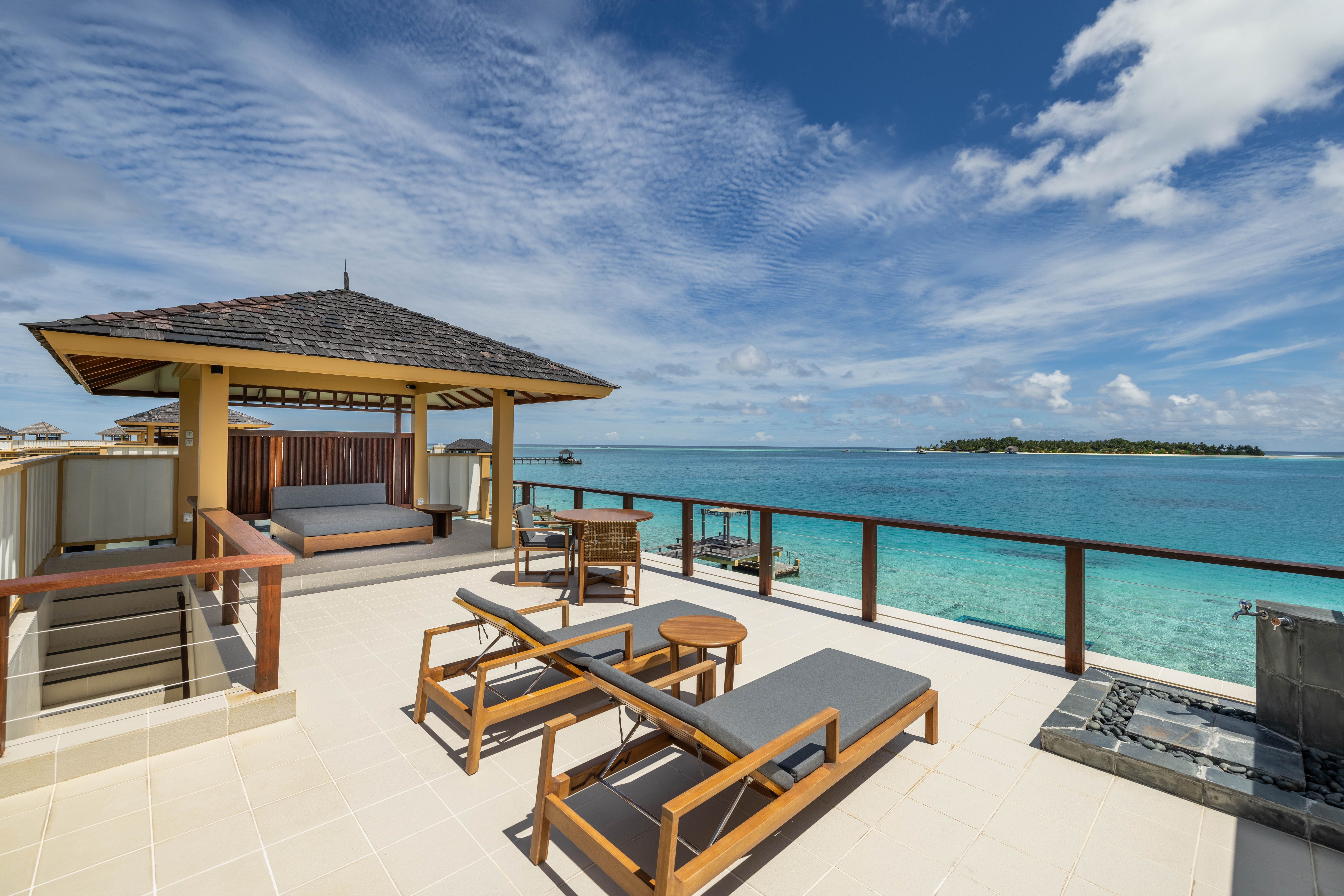 Deluxe-InOcean-Poolvilla in Sonnenuntergangslage - Bild 2