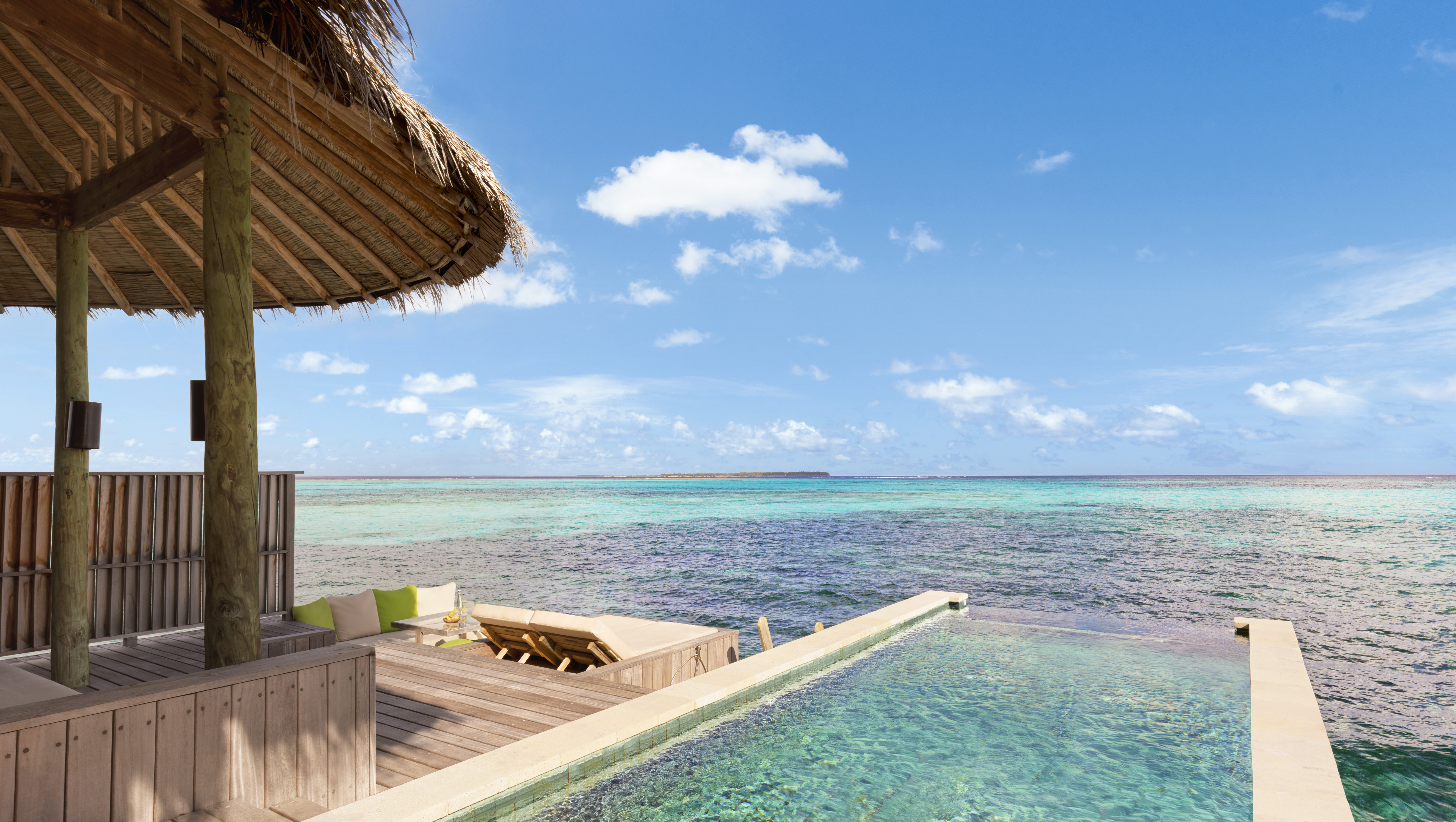 Sonnenuntergangs-Laamu-Wasservilla mit Pool - Bild 1
