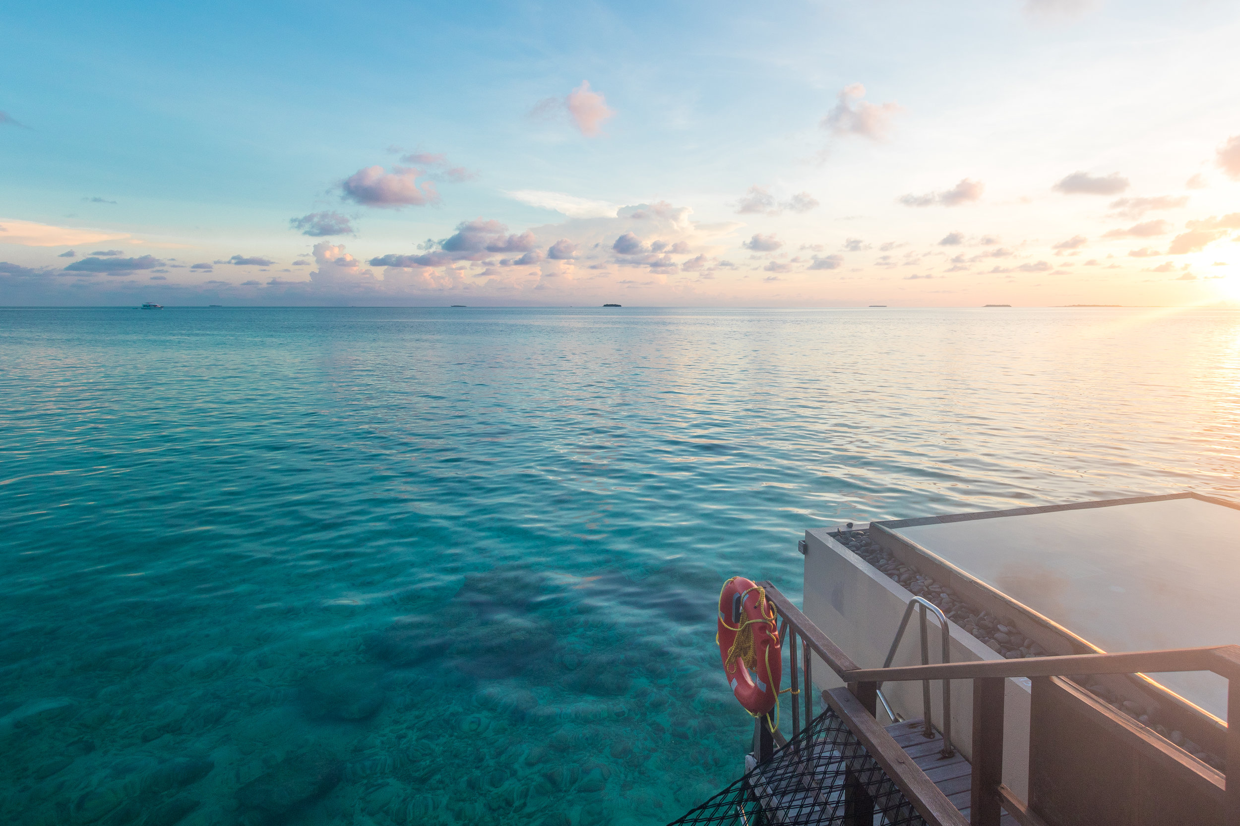 Lagunensuite in Sonnenuntergangslage mit Pool - Bild 3