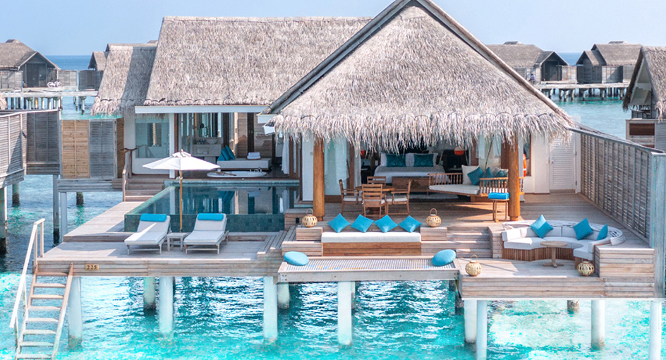 Wasservilla mit Pool zum Sonnenuntergang - Bild 1