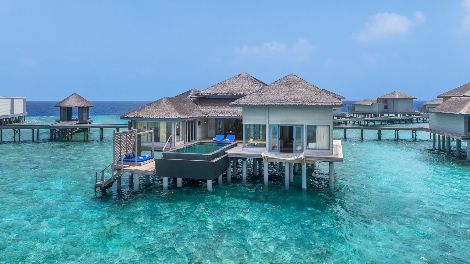 Überwasser-Poolvilla zum Sonnenuntergang - Bild 1