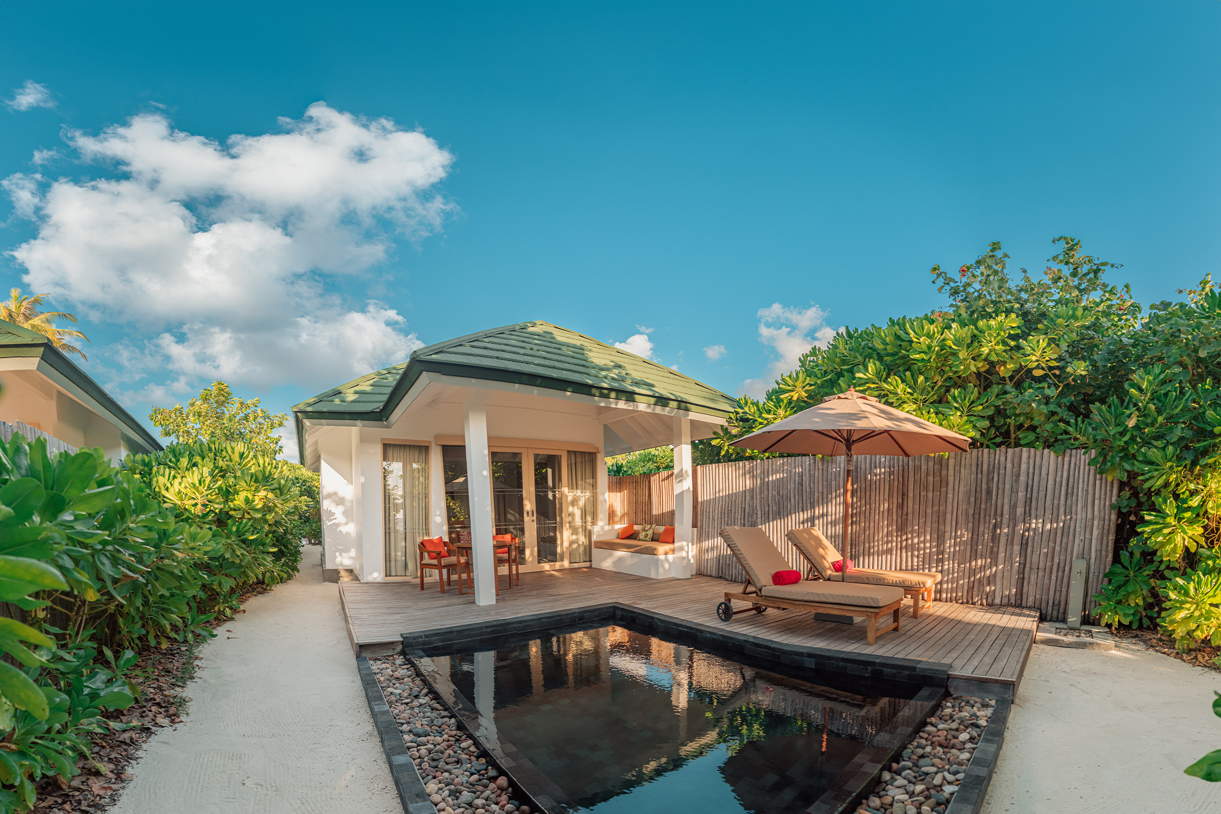 Sunset-Strandvilla mit Pool - Bild 1