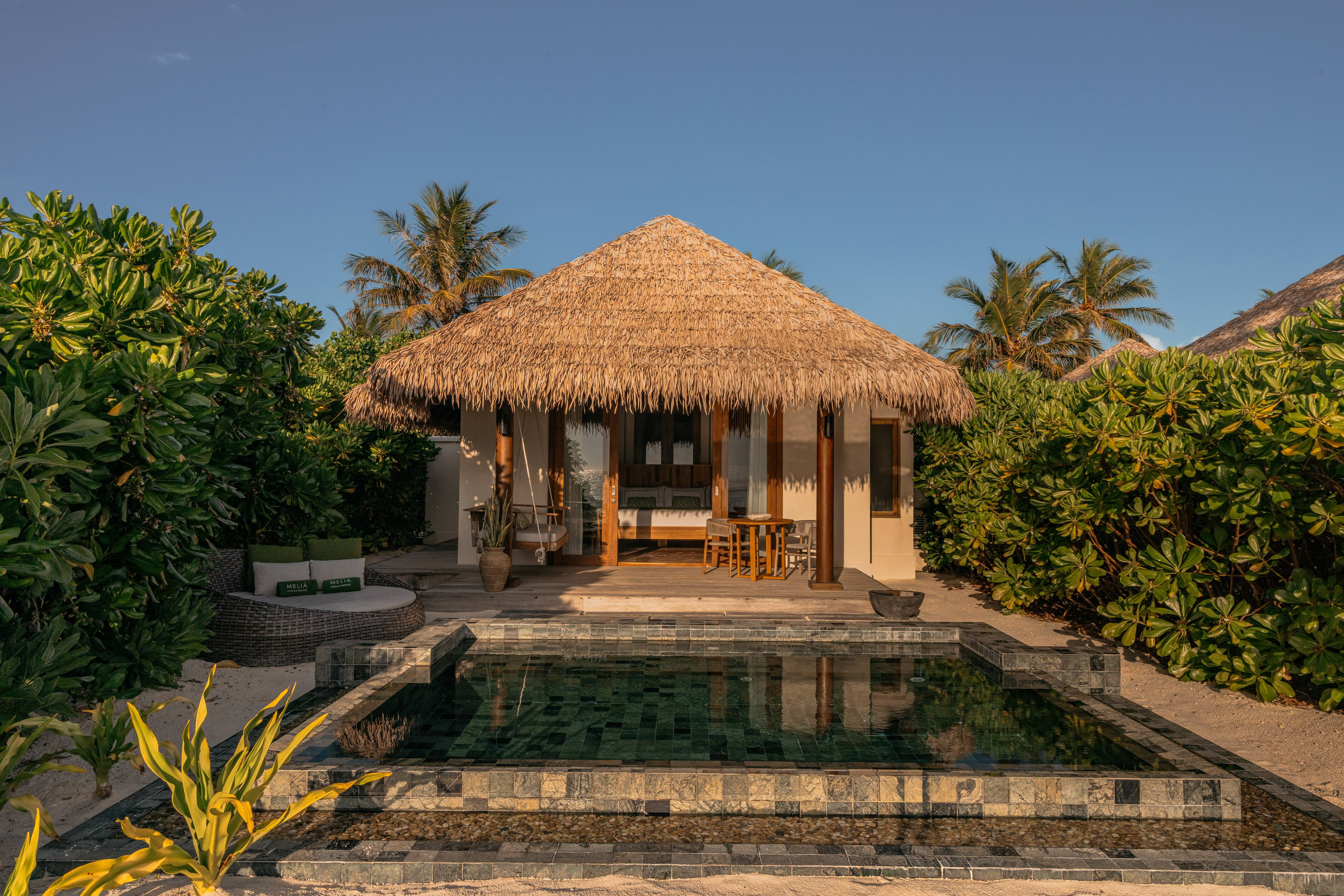 Suite-Villa in Sonnenuntergangslage mit Pool - Bild 2
