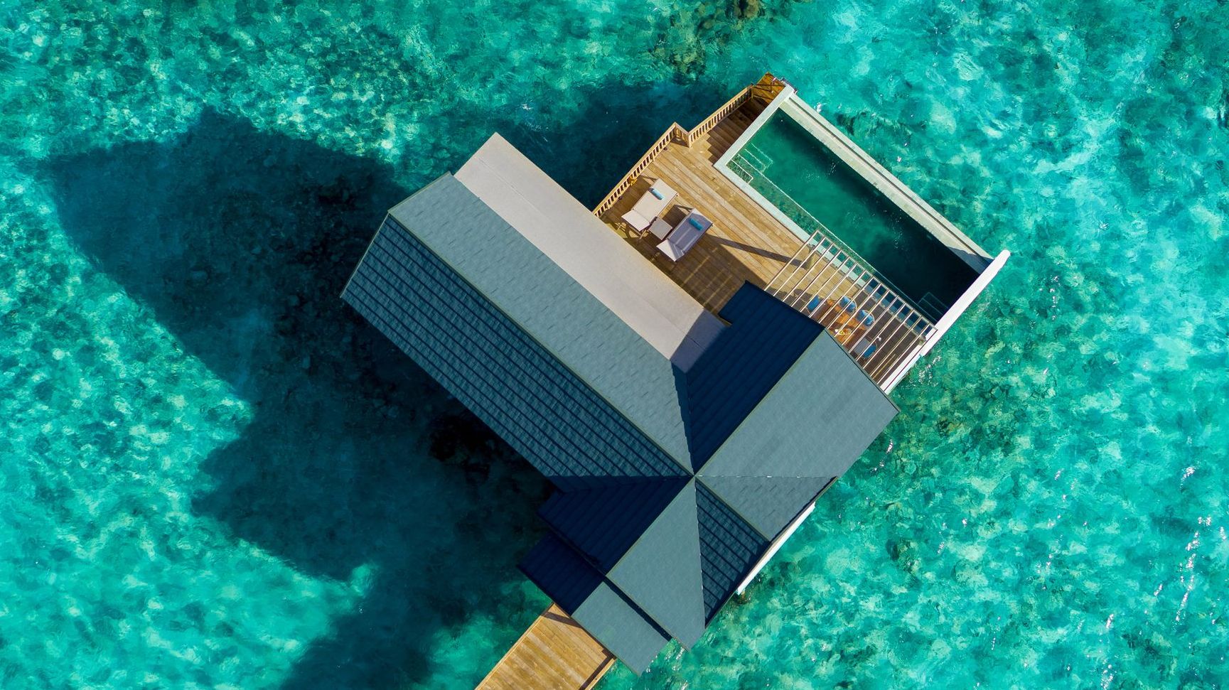 Sonnenuntergangs-Wasser-Suite mit Pool - Bild 1