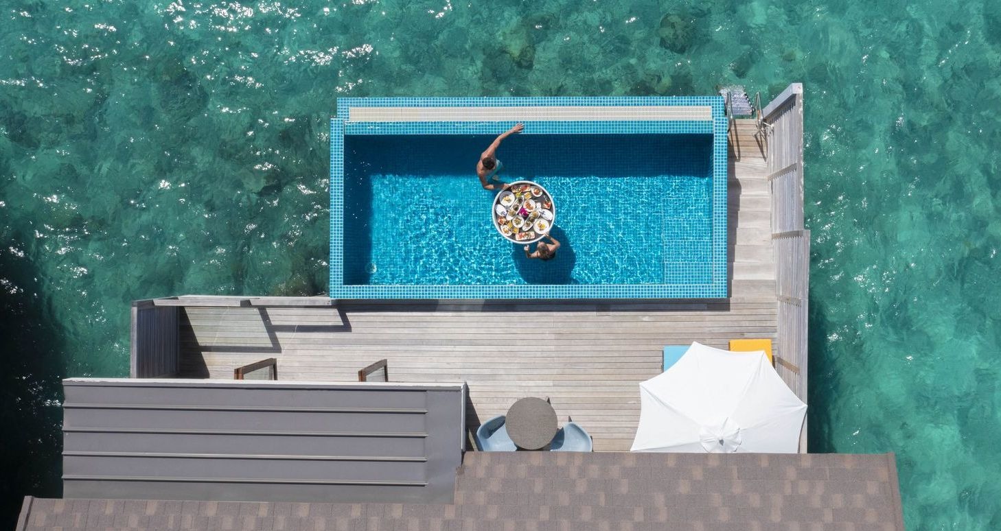 Wasservilla in Sonnenuntergangslage mit Pool - Bild 1