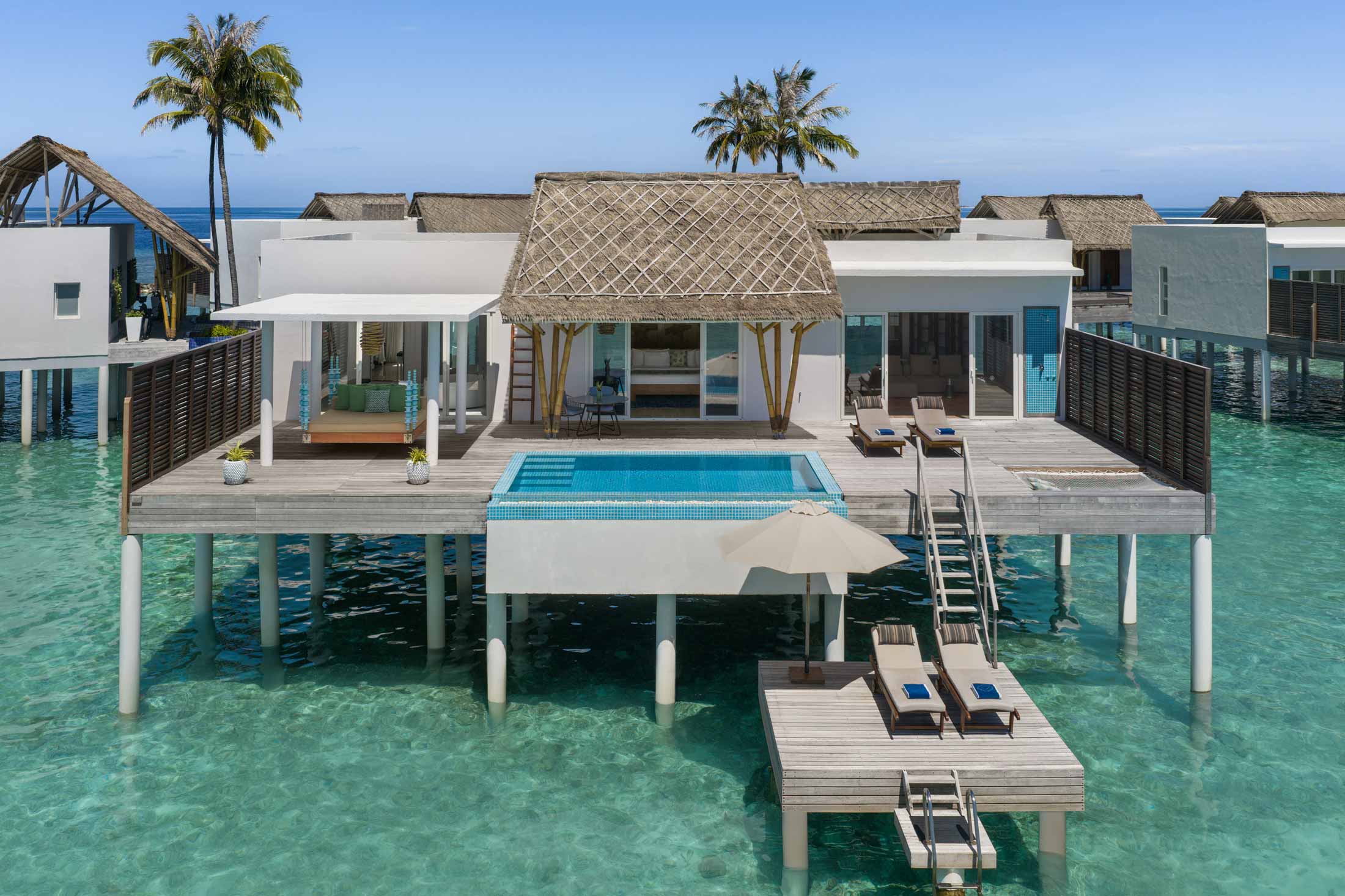 Superior-Wasservillen mit Pool - Bild 1