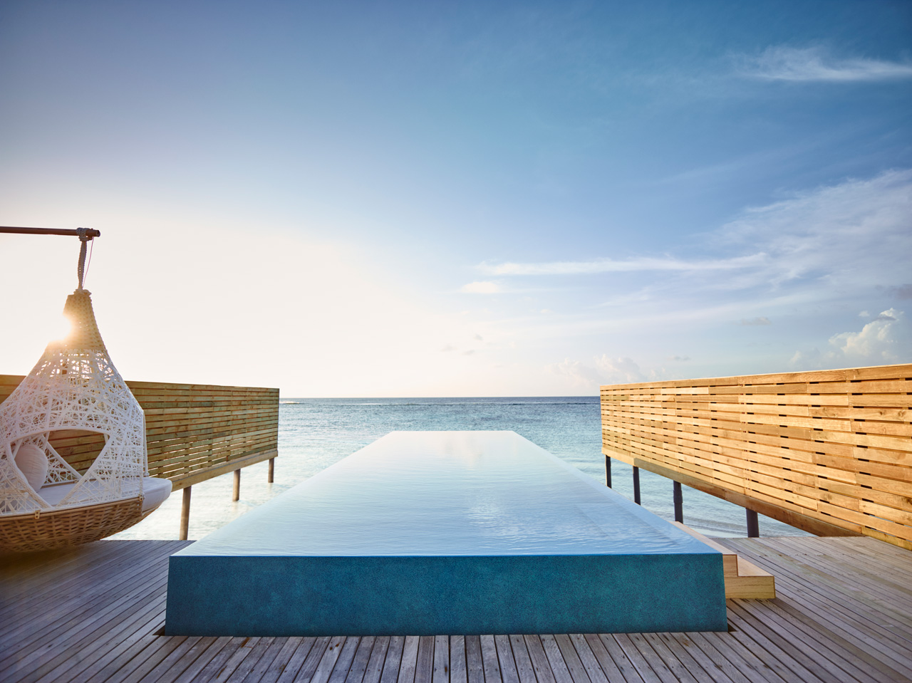 Temptation-Wasservilla mit Pool - Bild 2