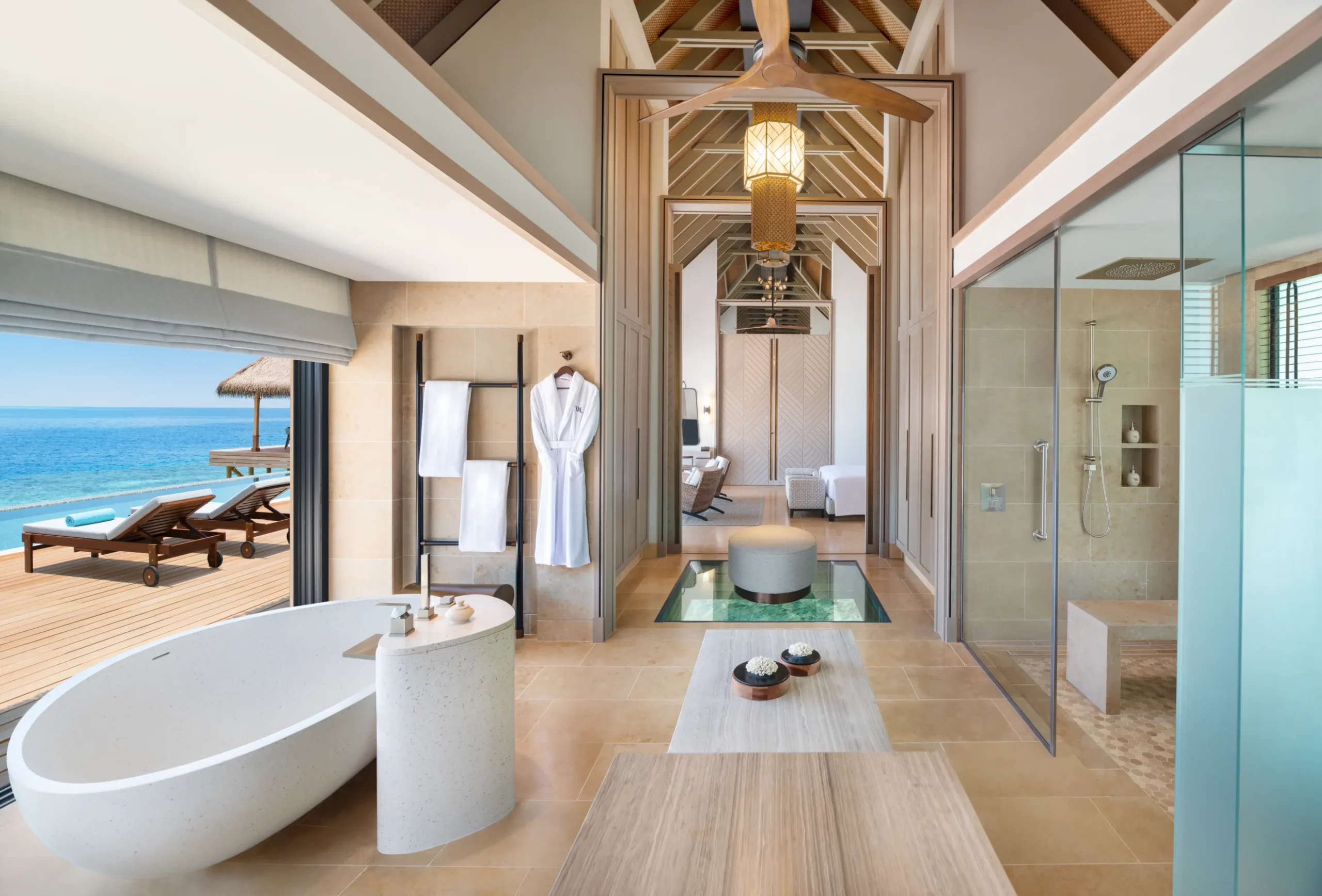 Overwater-Villa mit drei Schlafzimmern und Pool - Bild 3
