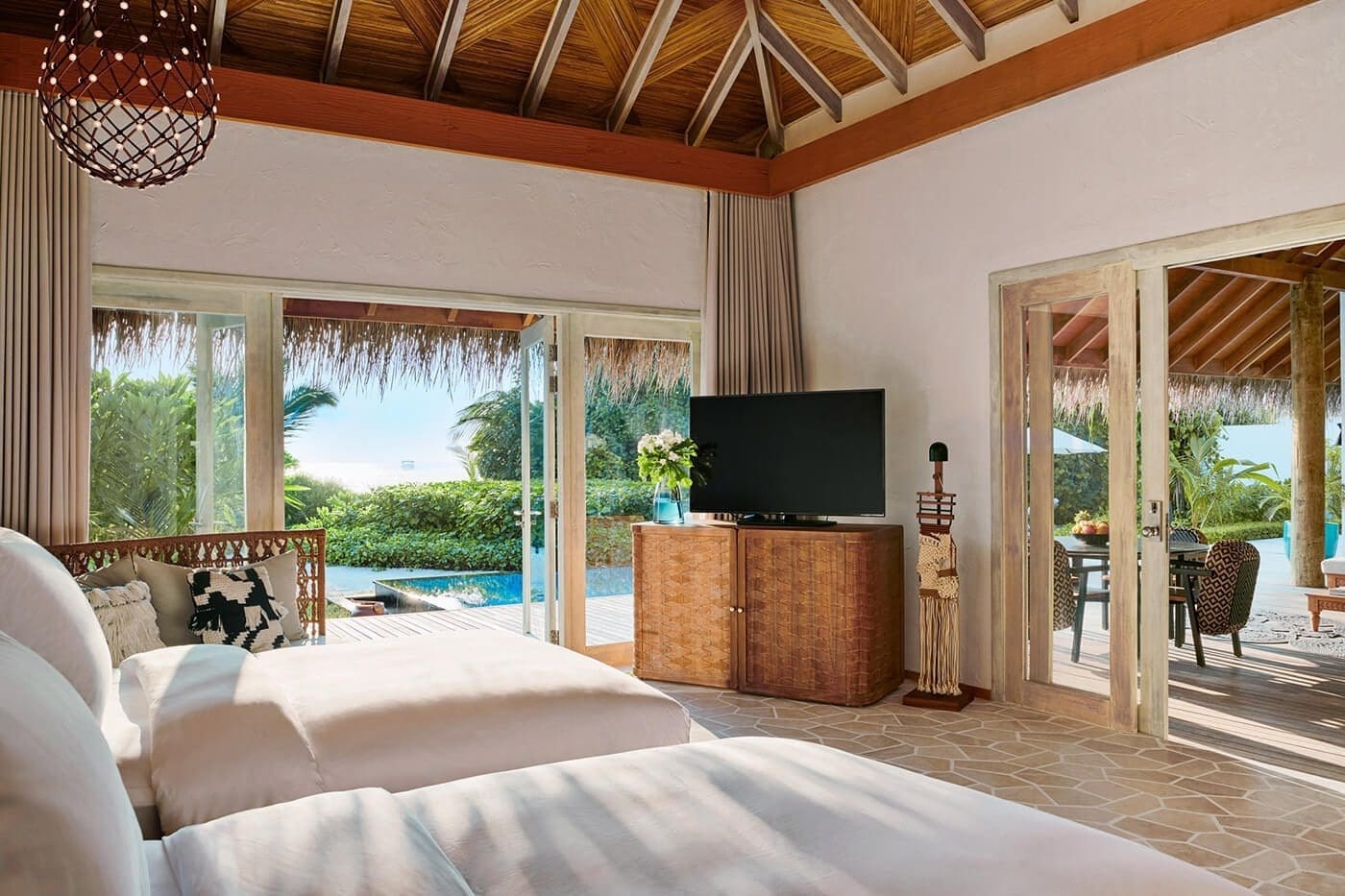 Strandvilla mit drei Schlafzimmern und Pool zum Sonnenuntergang - Bild 1