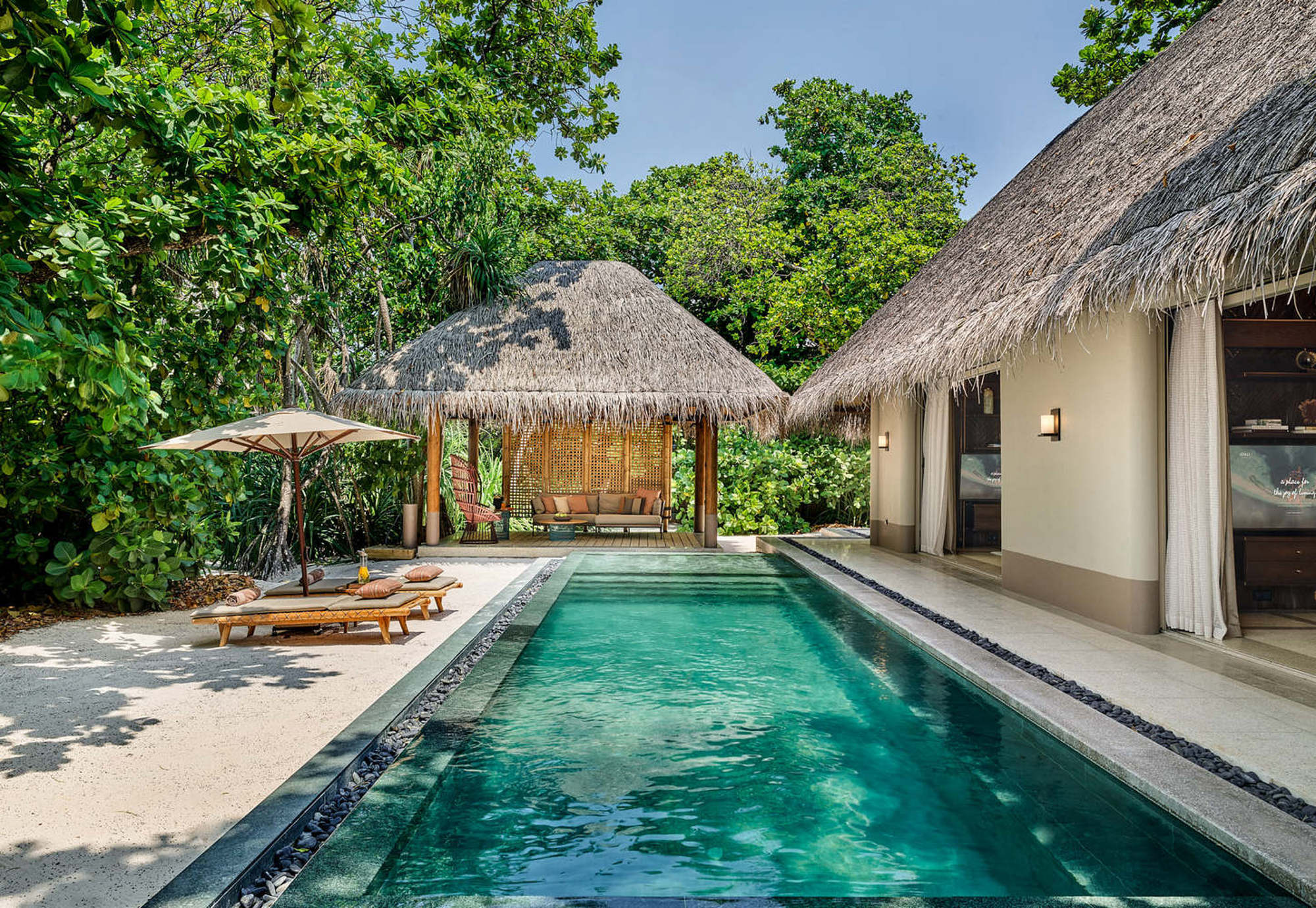 Strandvilla mit zwei Schlafzimmern und Pool - Bild 1