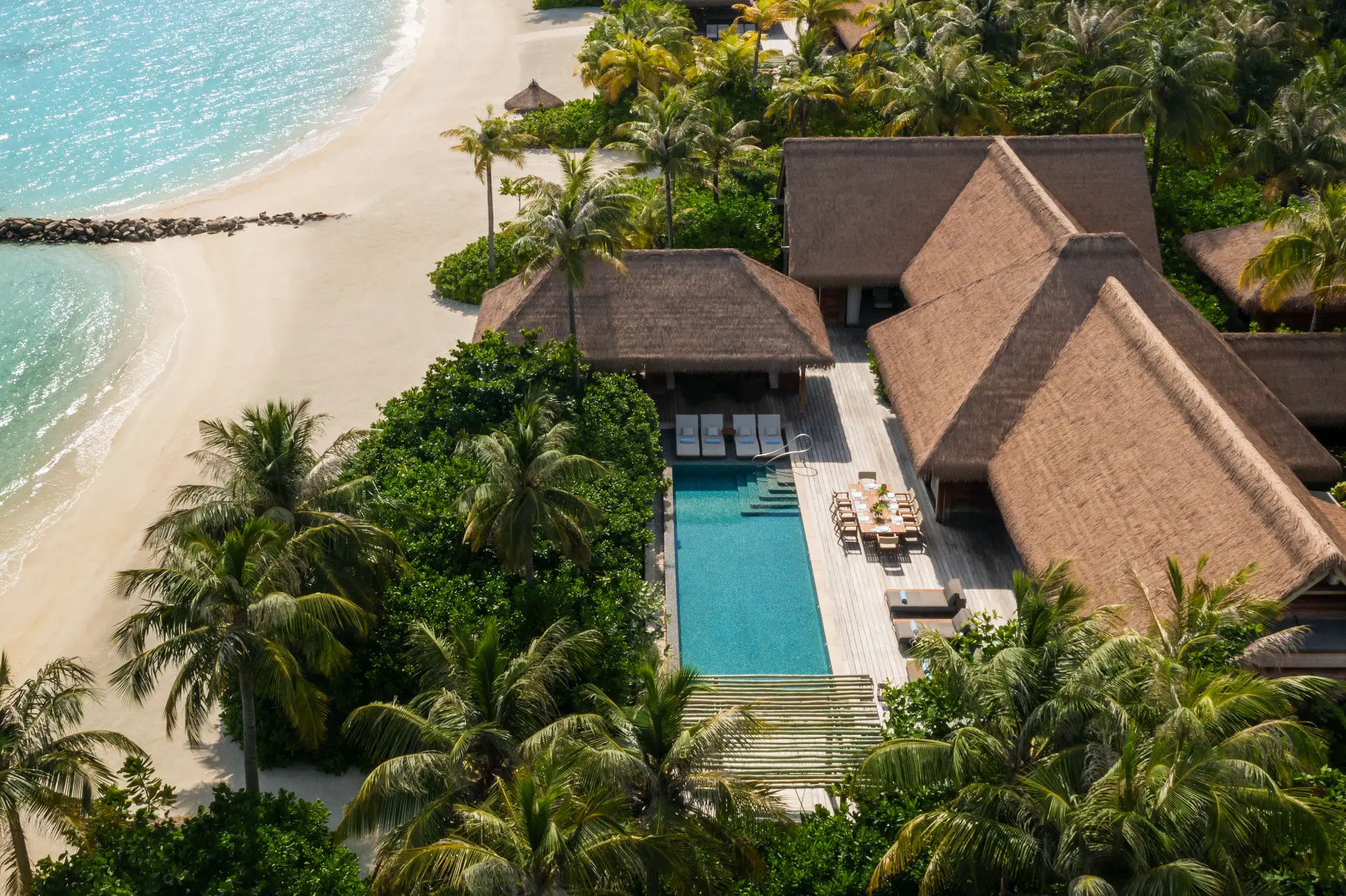 Strandvilla mit zwei Schlafzimmern und Pool - Bild 1