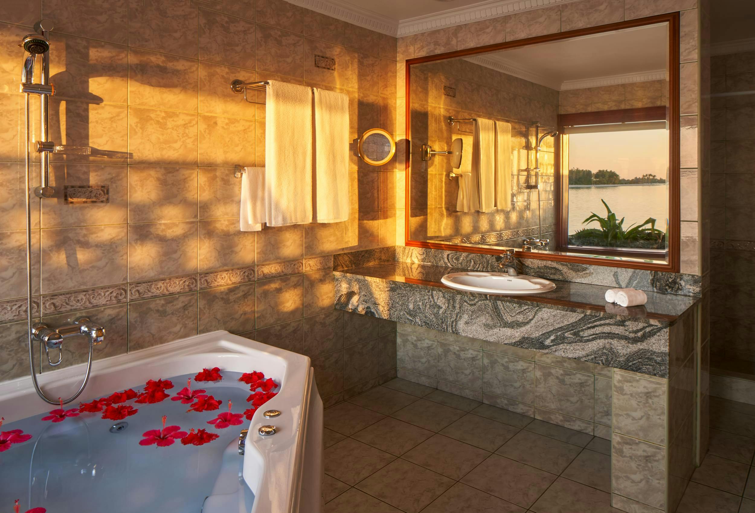 Überwasser-Villa mit zwei Schlafzimmern - Bild 3