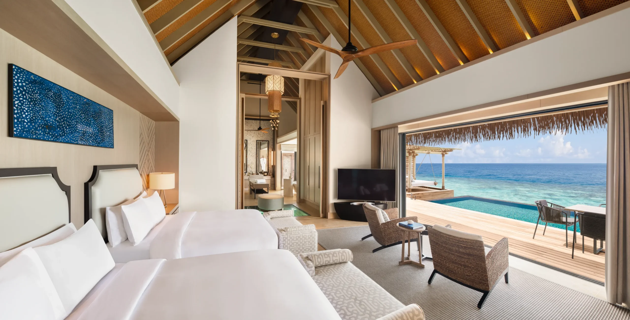Große Overwater-Villa mit zwei Queensize-Betten und Pool - Bild 1