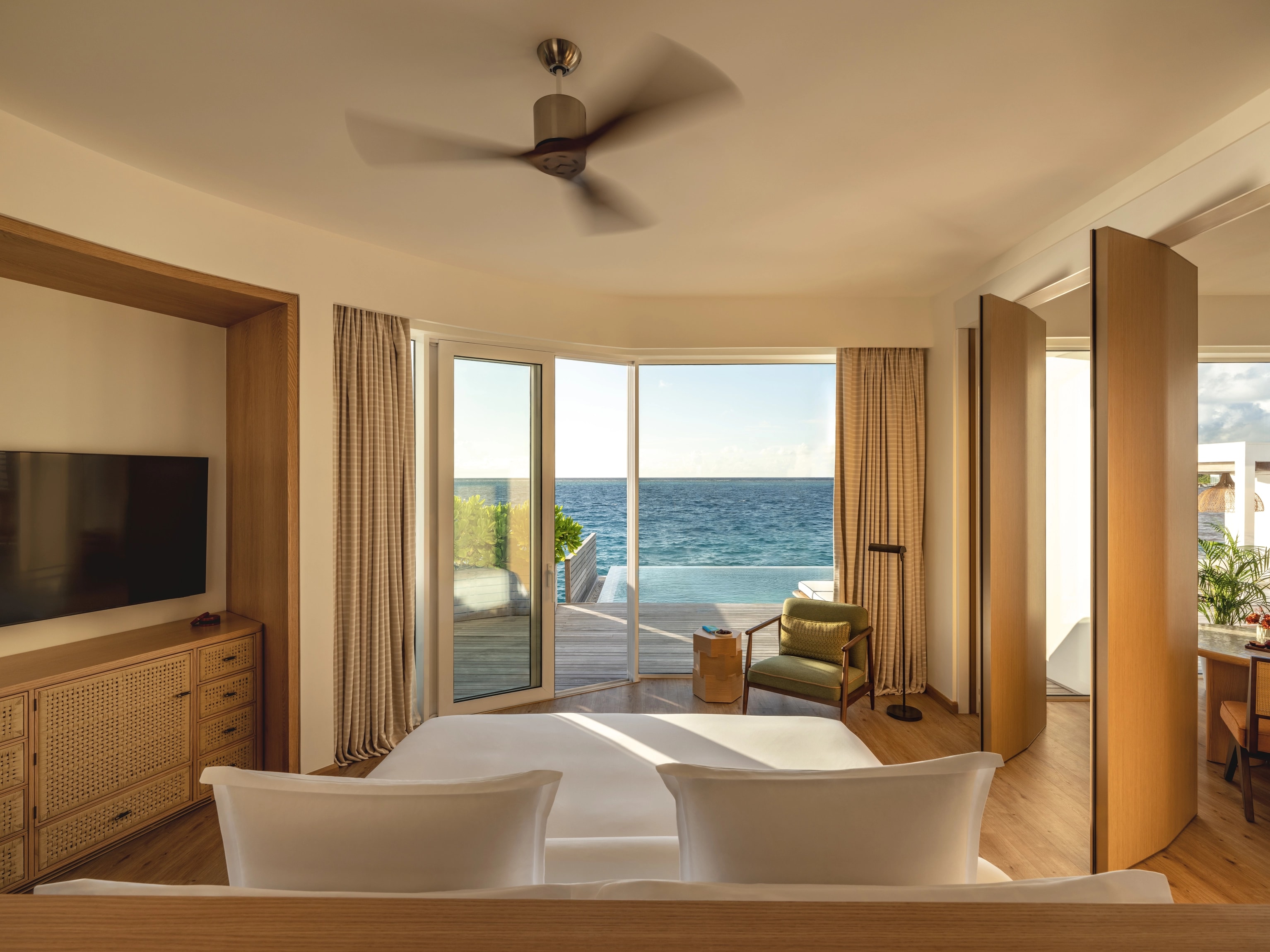 Wasservilla mit einem Schlafzimmer und Pool - Bild 2