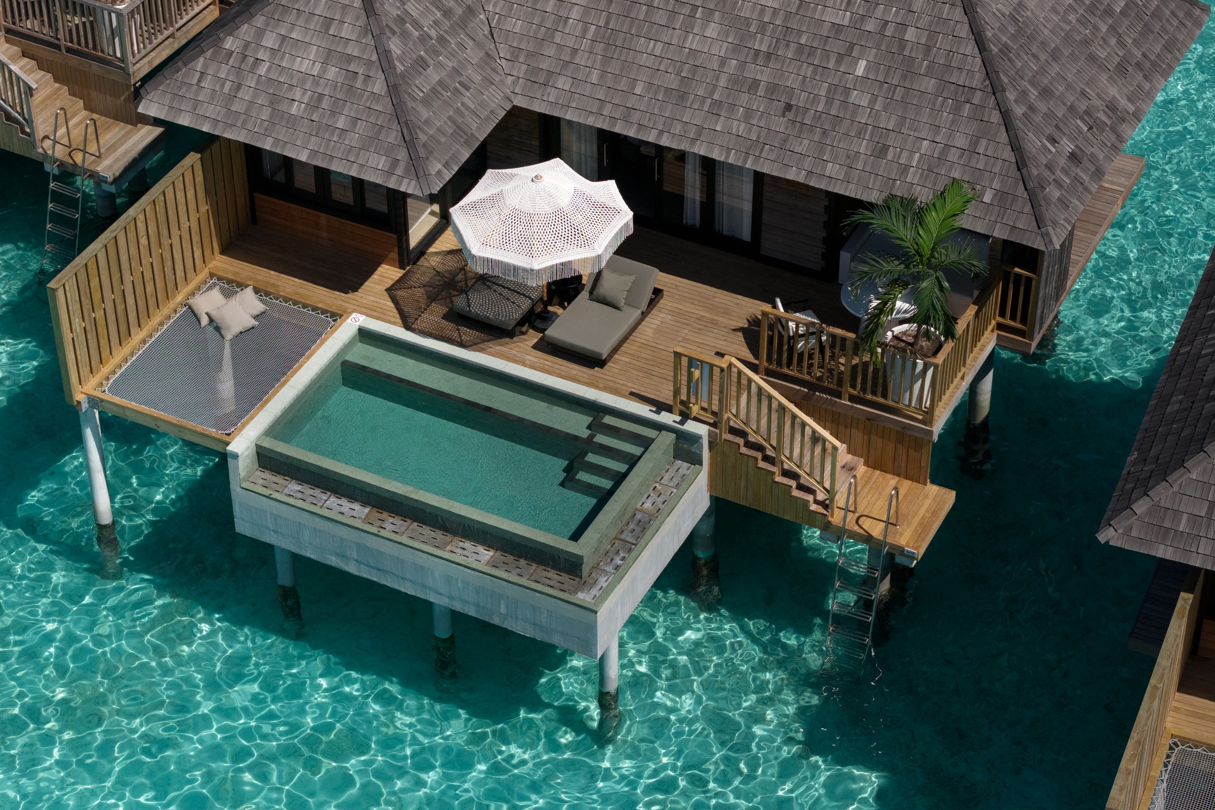 Wasservilla mit Pool - Bild 1