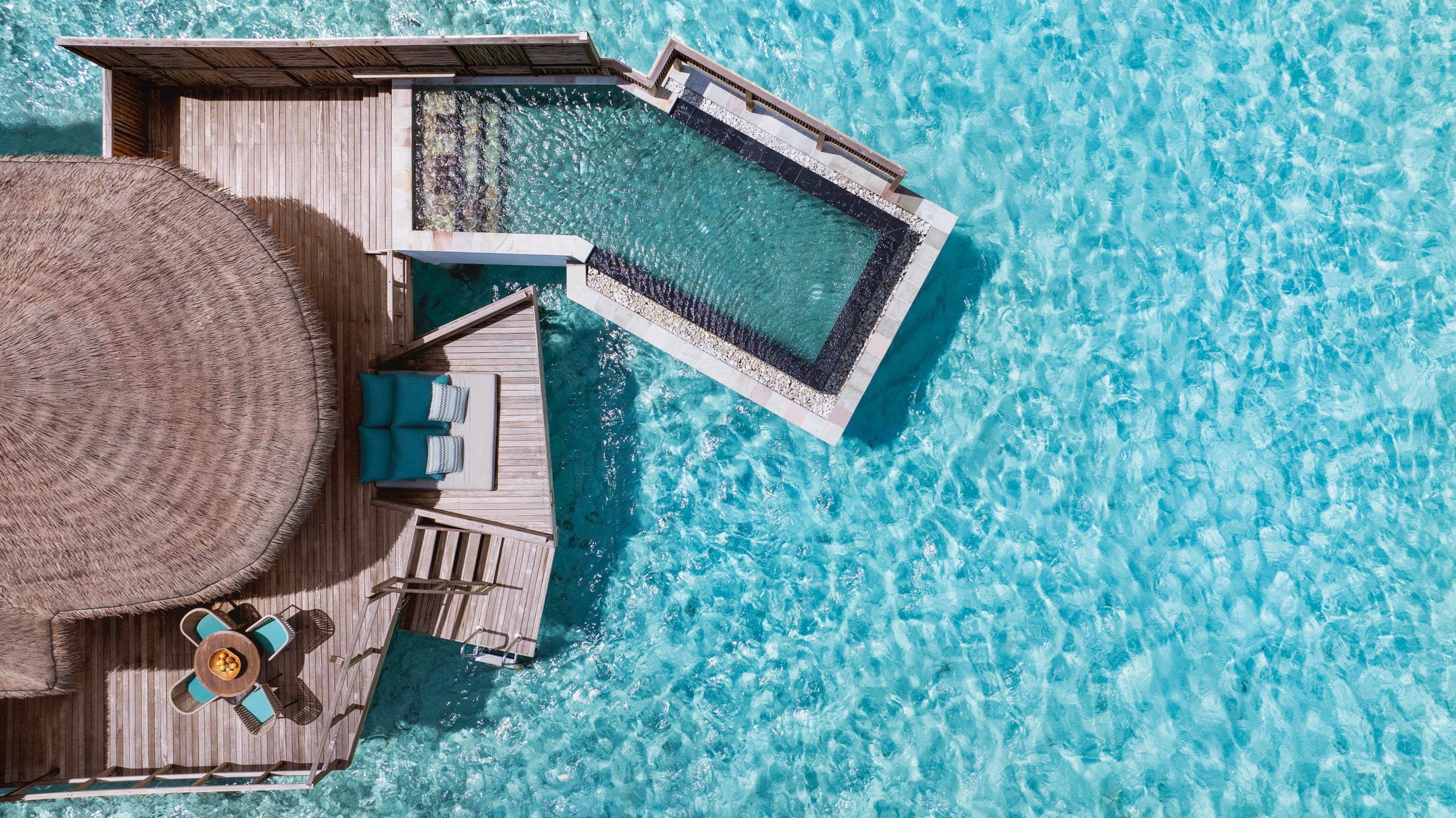 Wasservilla mit Pool - Bild 1