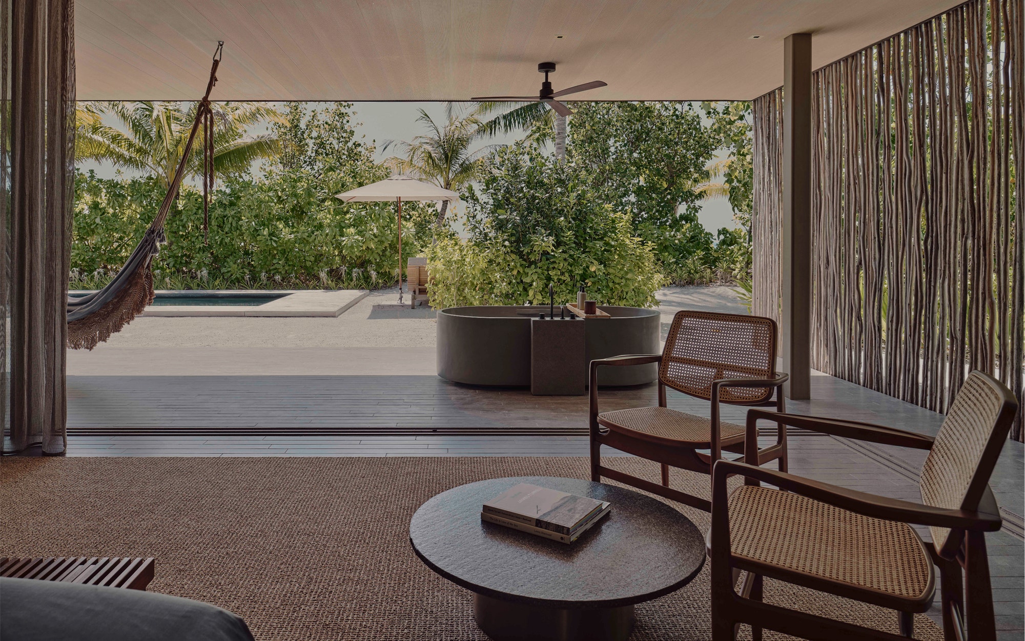 Villa mit zwei Schlafzimmern, Strand und Pool - Bild 1