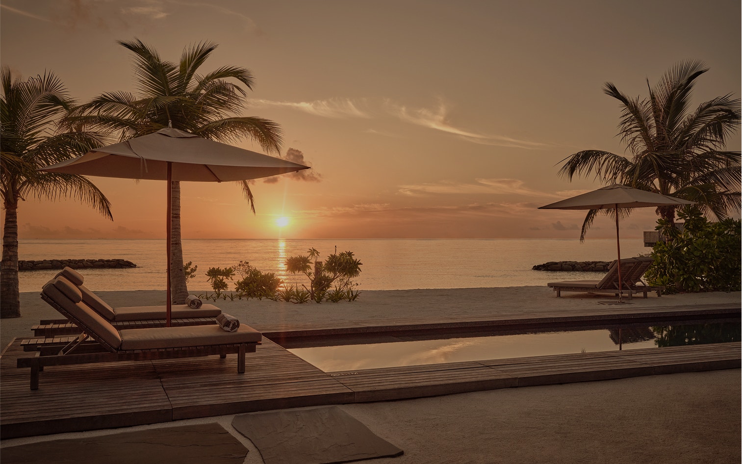Villa mit einem Schlafzimmer, Sonnenuntergang, Strand und Pool - Bild 1
