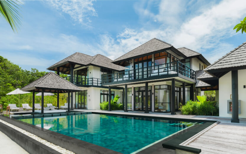 Pool der Royal Beach Residence