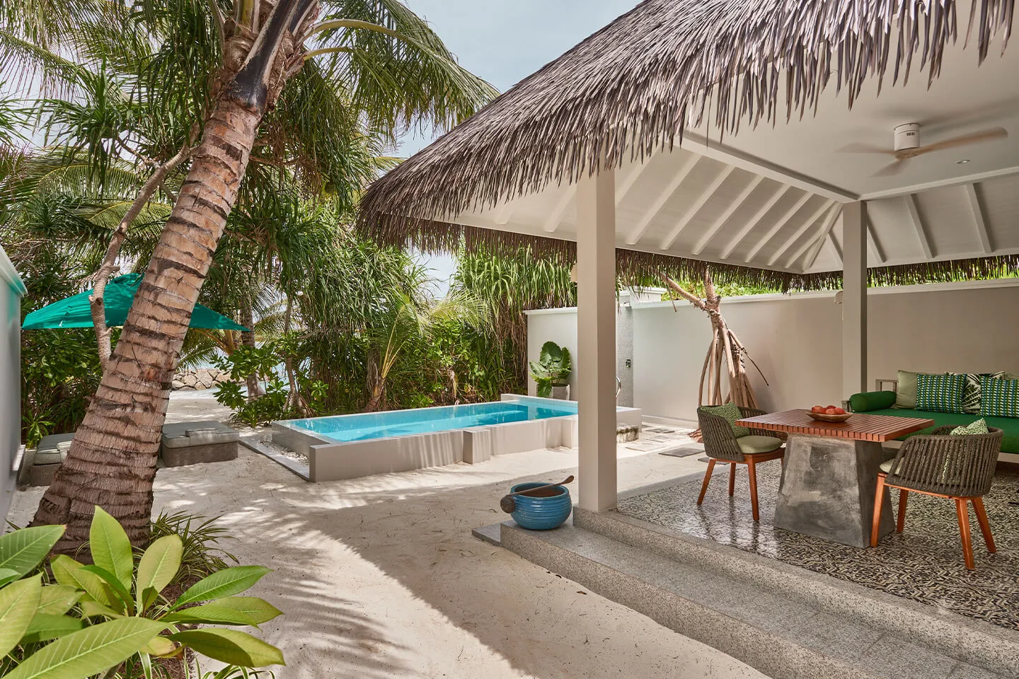 Garten der Private Pool Villa auf Finolhu Maldives