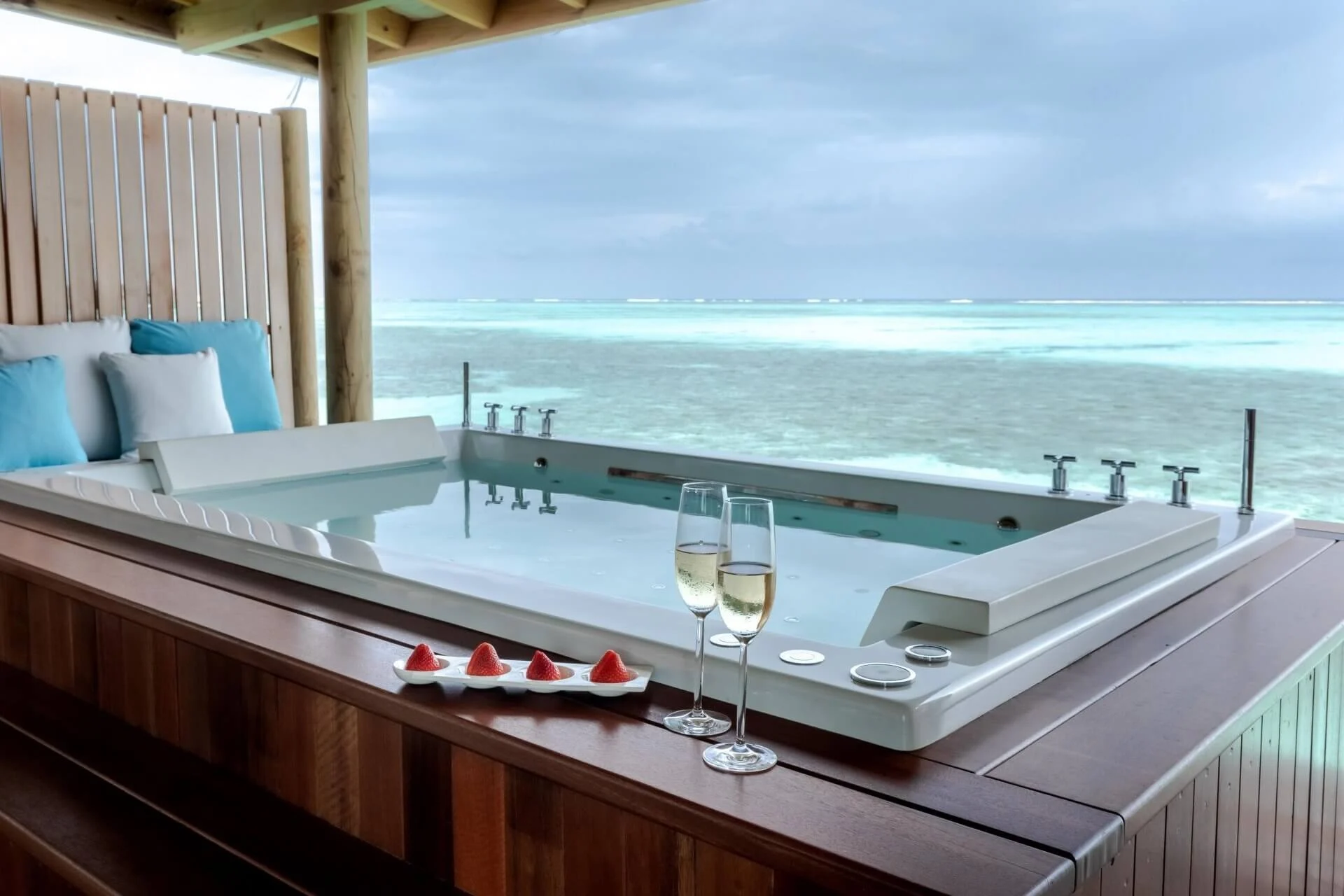 Overwater-Wellness im Meera Spa