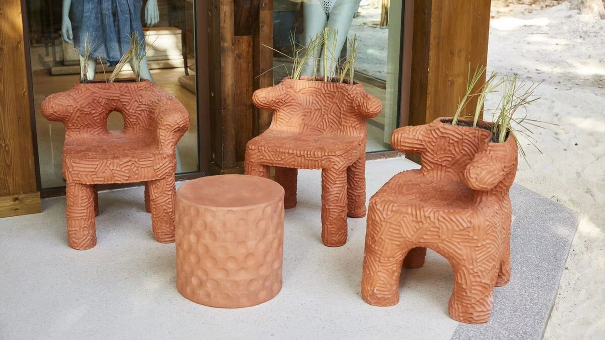 Terra-Cotta-Möbel im Artscape